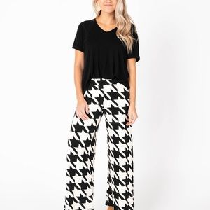 Black & White Houndstooth Wide Leg Knit Pant